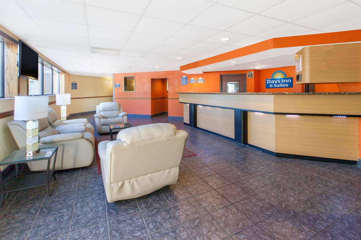 Days Inn & Suites by Wyndham Madison Heights MI 4/20