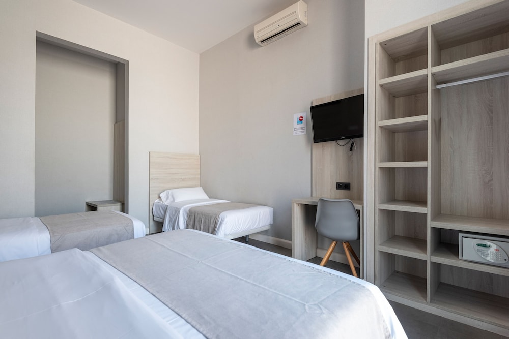 Hostal Plaza Goya Bcn 15/32