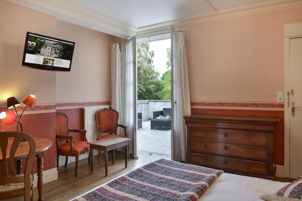 MANOIR DE LA GIRAUDIERE 26/42