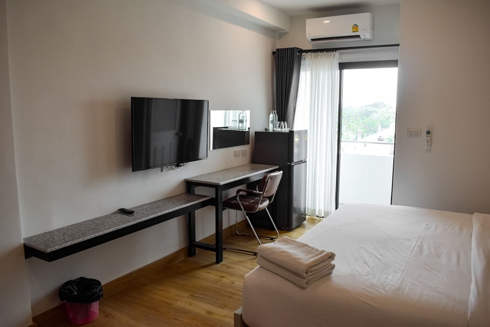Chonlapruk Lakeside Hotel 33/56