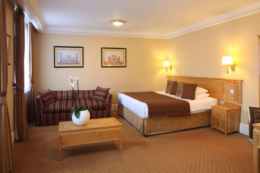 Grange Buckingham Hotel 30/58