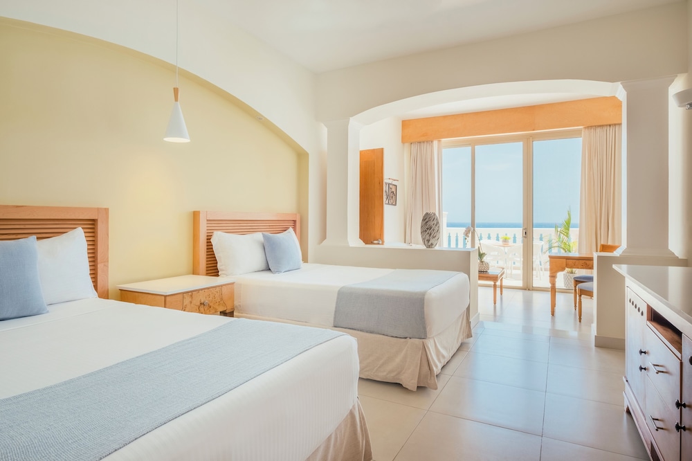 Junior Suite, 2 Double Beds, Ocean Front
