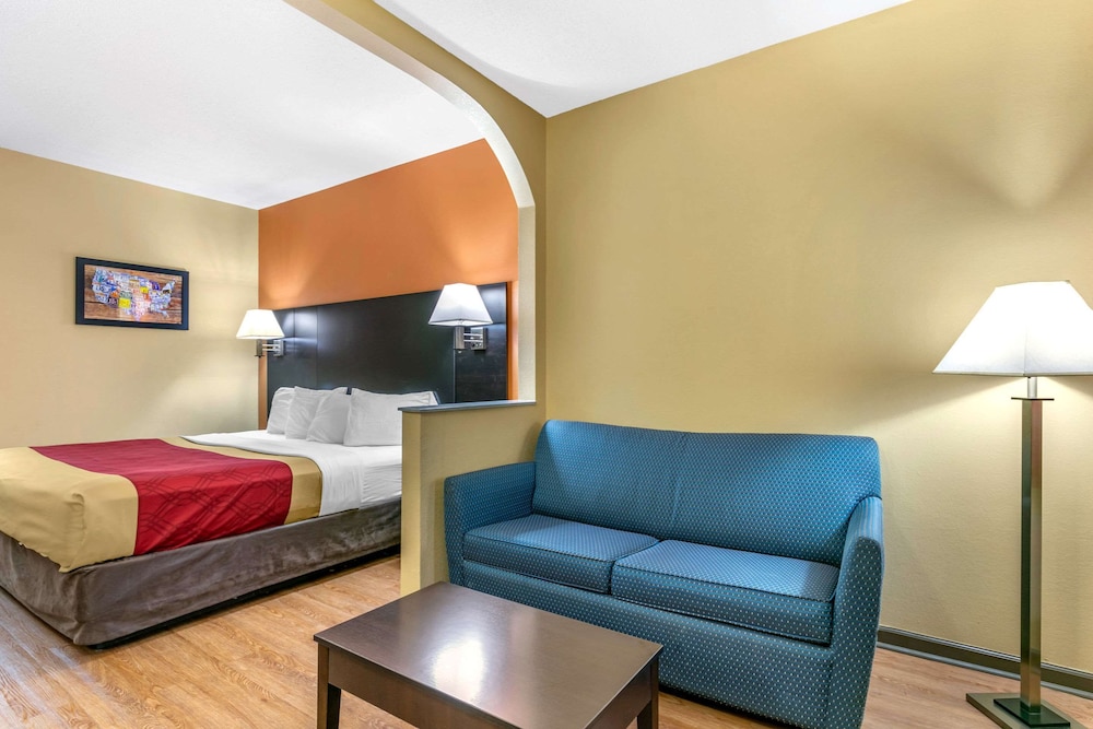 Econo Lodge Northport near University 21/36