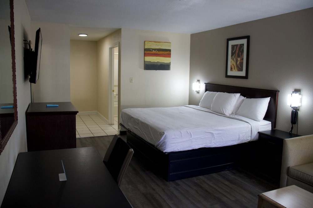 Deluxe, Single, King Bed, Smoking