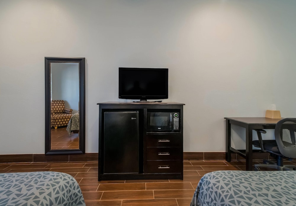 Econo Lodge Inn & Suites Fulton Rockport 26/41