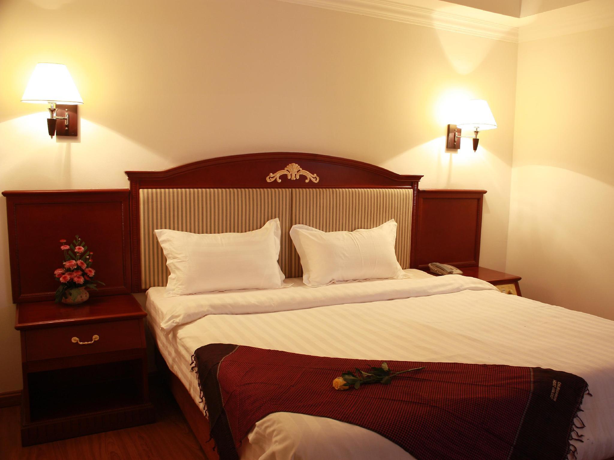 SUITE, KING BED