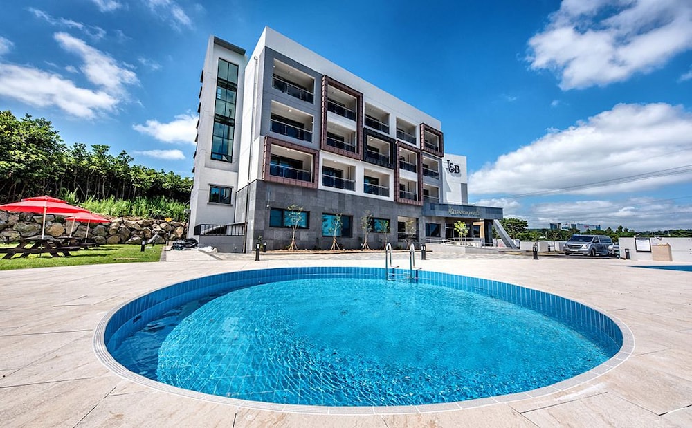 Jnb Family Hotel 6/50