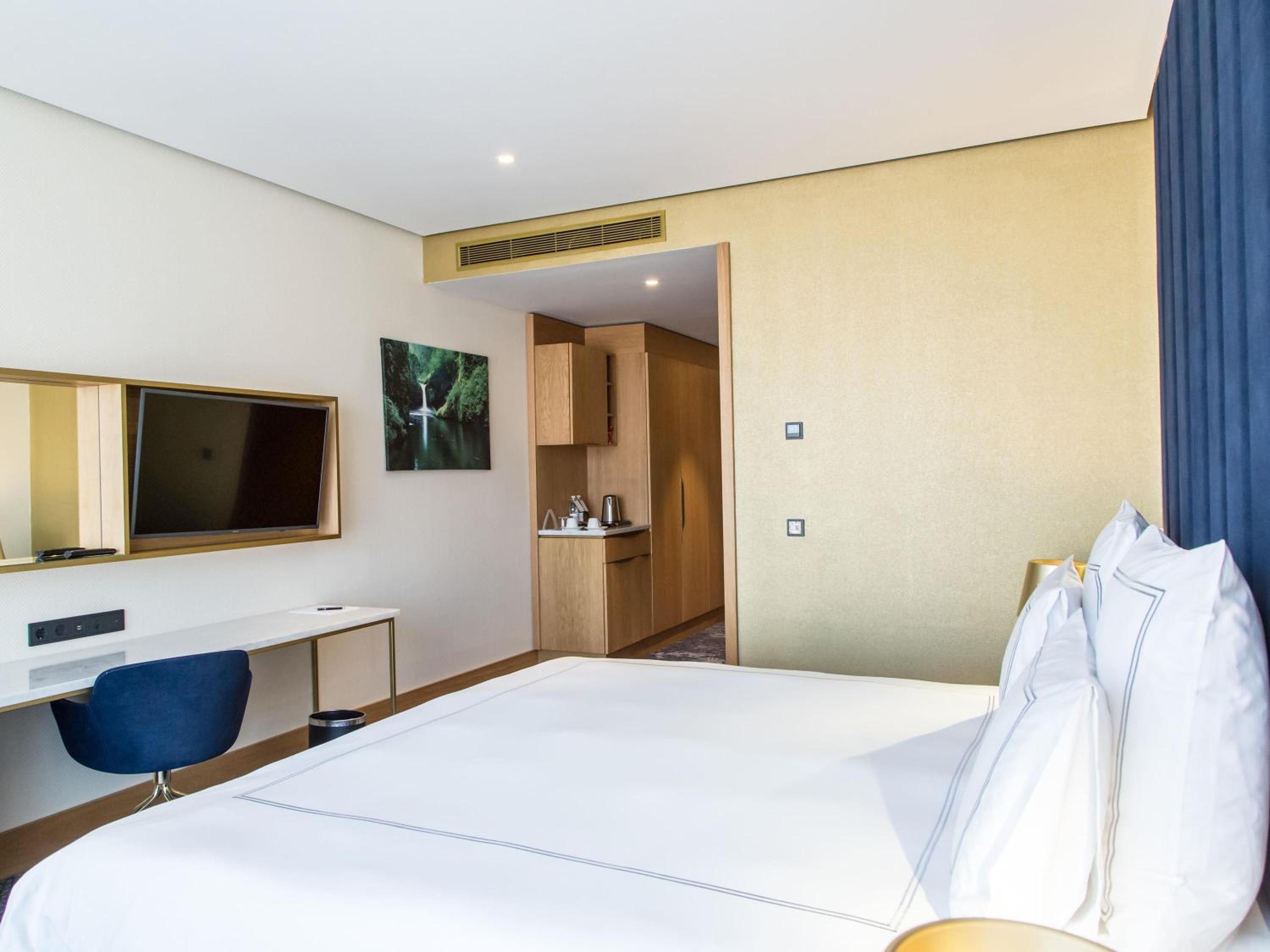 Standard, Twin Beds