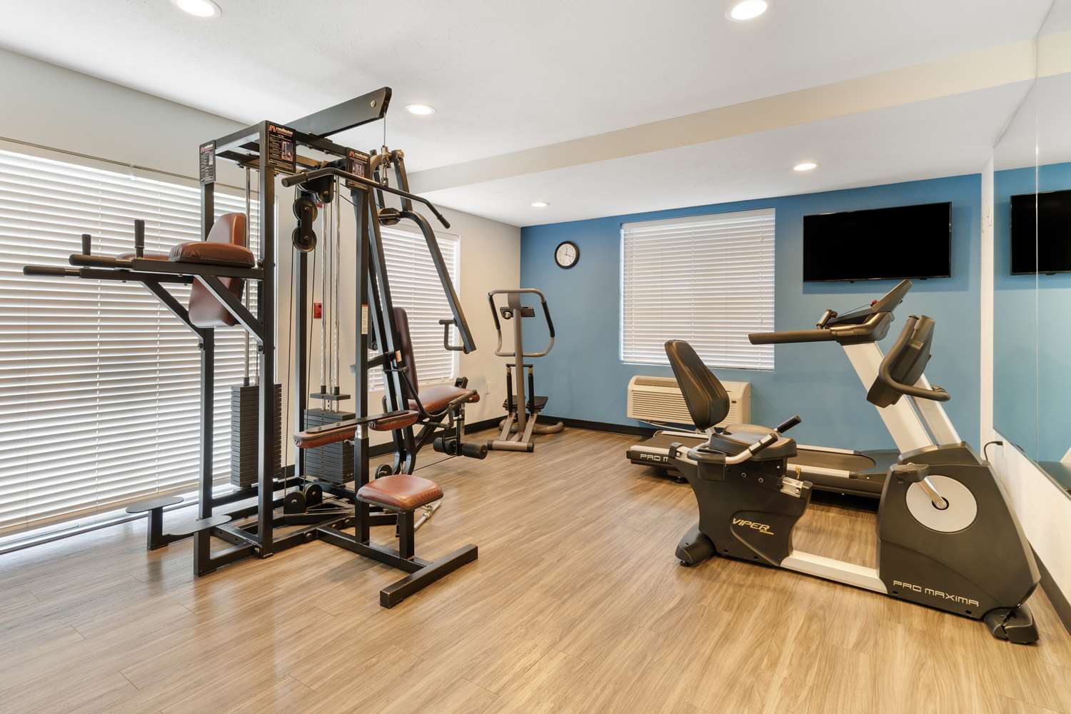 Best Western Visalia Hotel 25/55