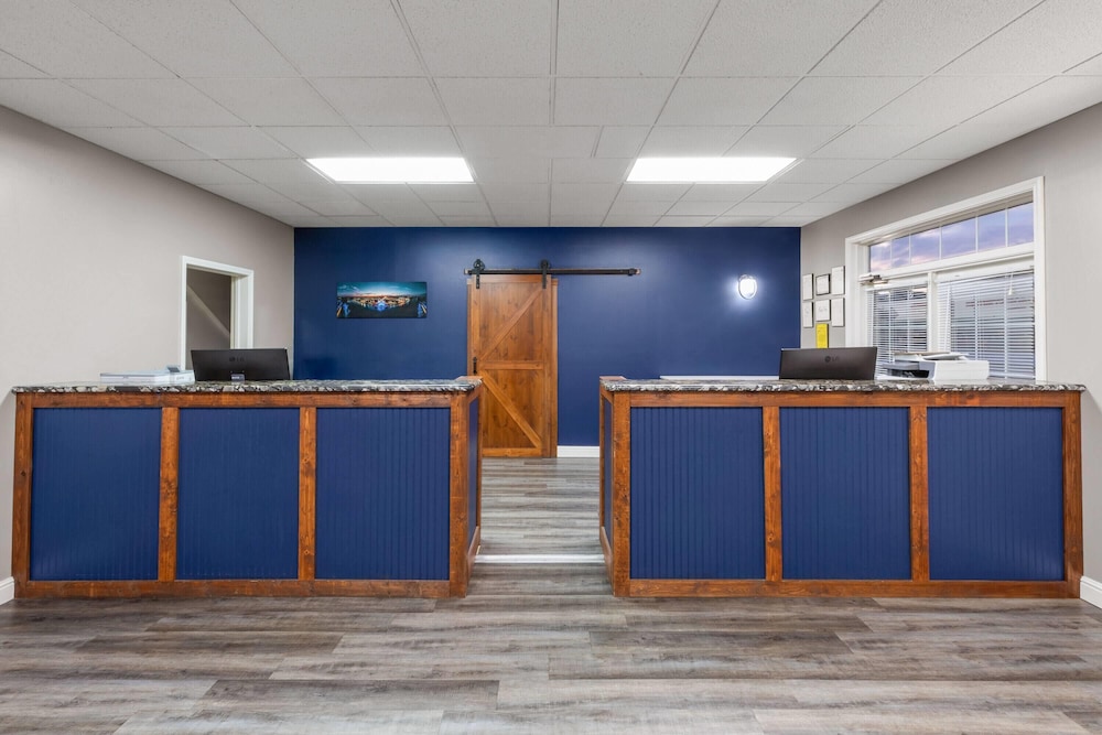 Angel Inn Near IMAX, a Travelodge by Wyndham 8/50