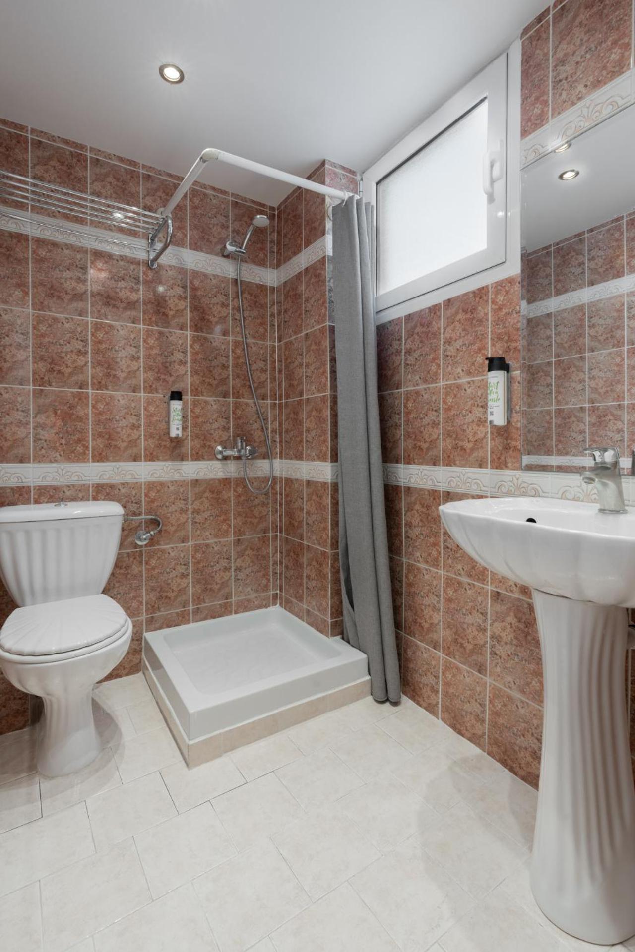 غرفة بسرير مزدوج بإطلالة على البحر بشرفة، Piraeus City Hotel 10/10