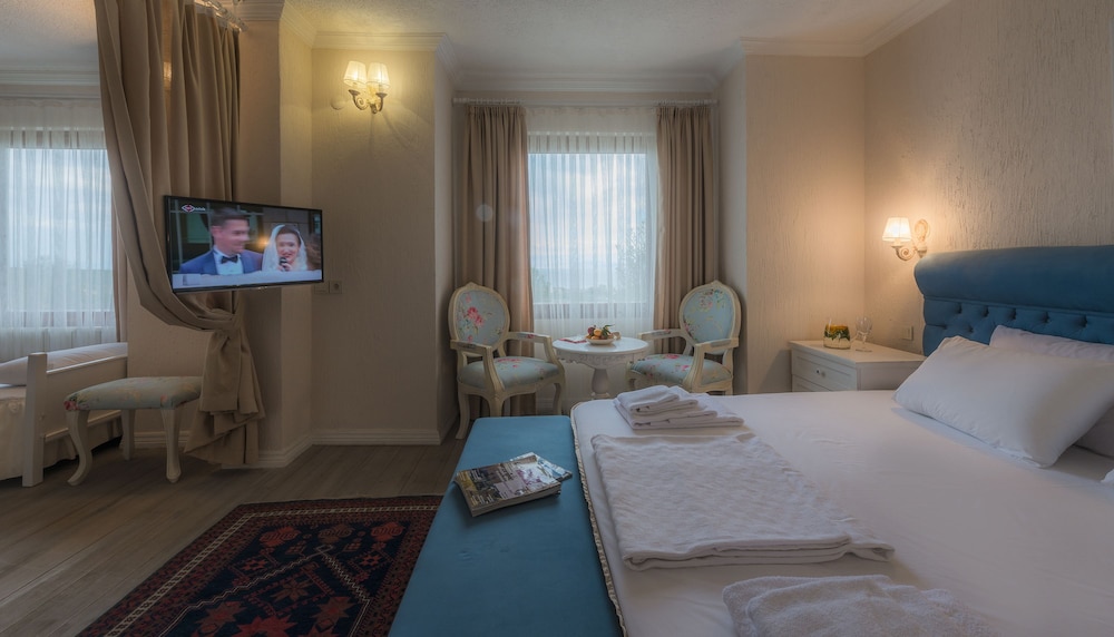 Aeneas Hotel 9/50