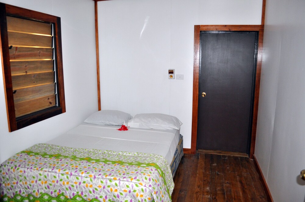 Ratu Kini Backpackers & Dive Resort 22/67
