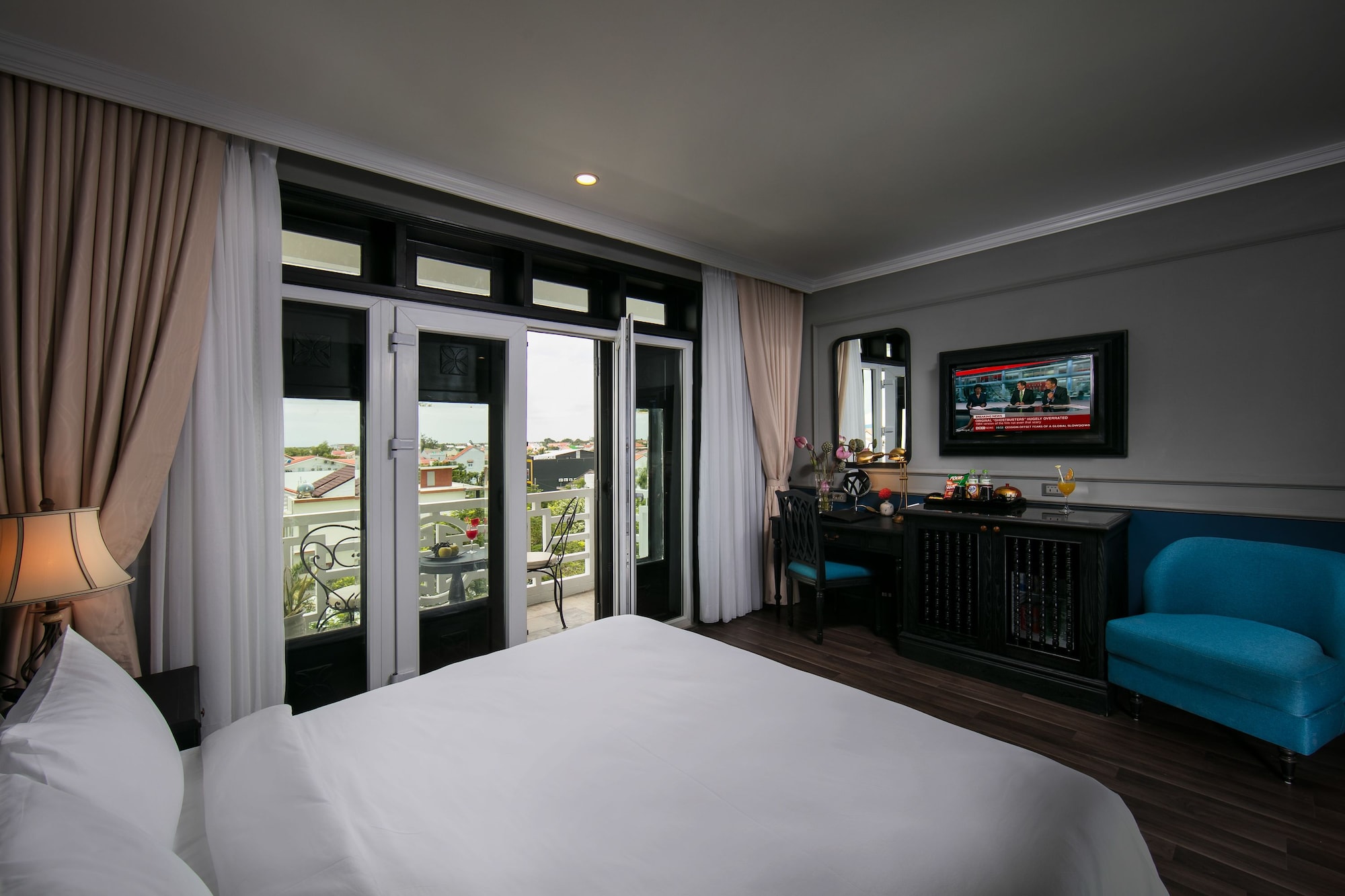 DELUXE, DOUBLE OR TWIN BED, CITY VIEW, BALCONY