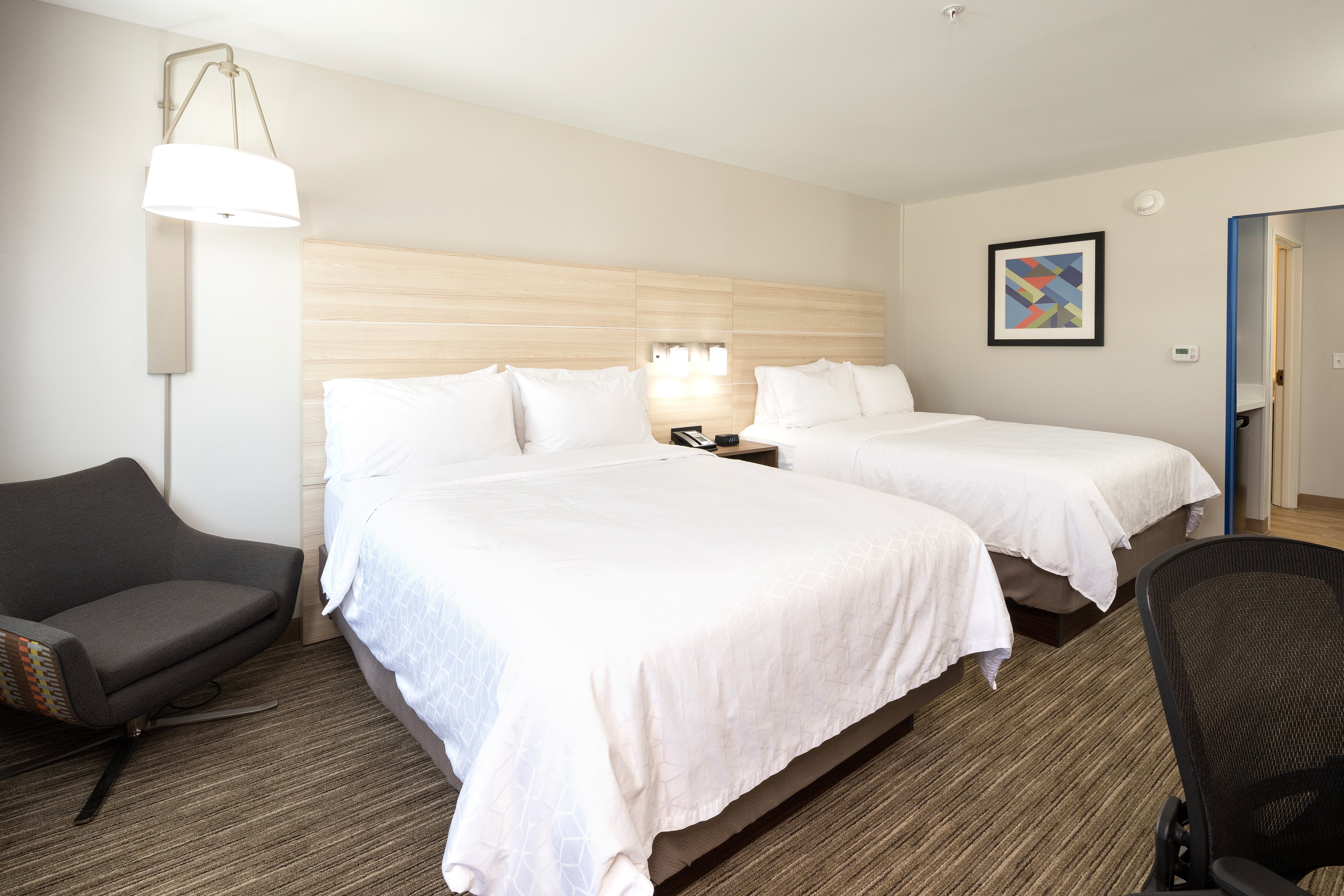 Room, 2 Queen Beds, Holiday Inn Express And Suites Portage 2/2