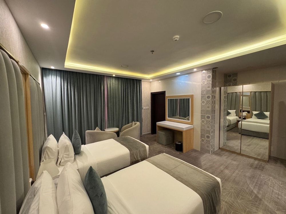 Rose Land Hotel 24/60