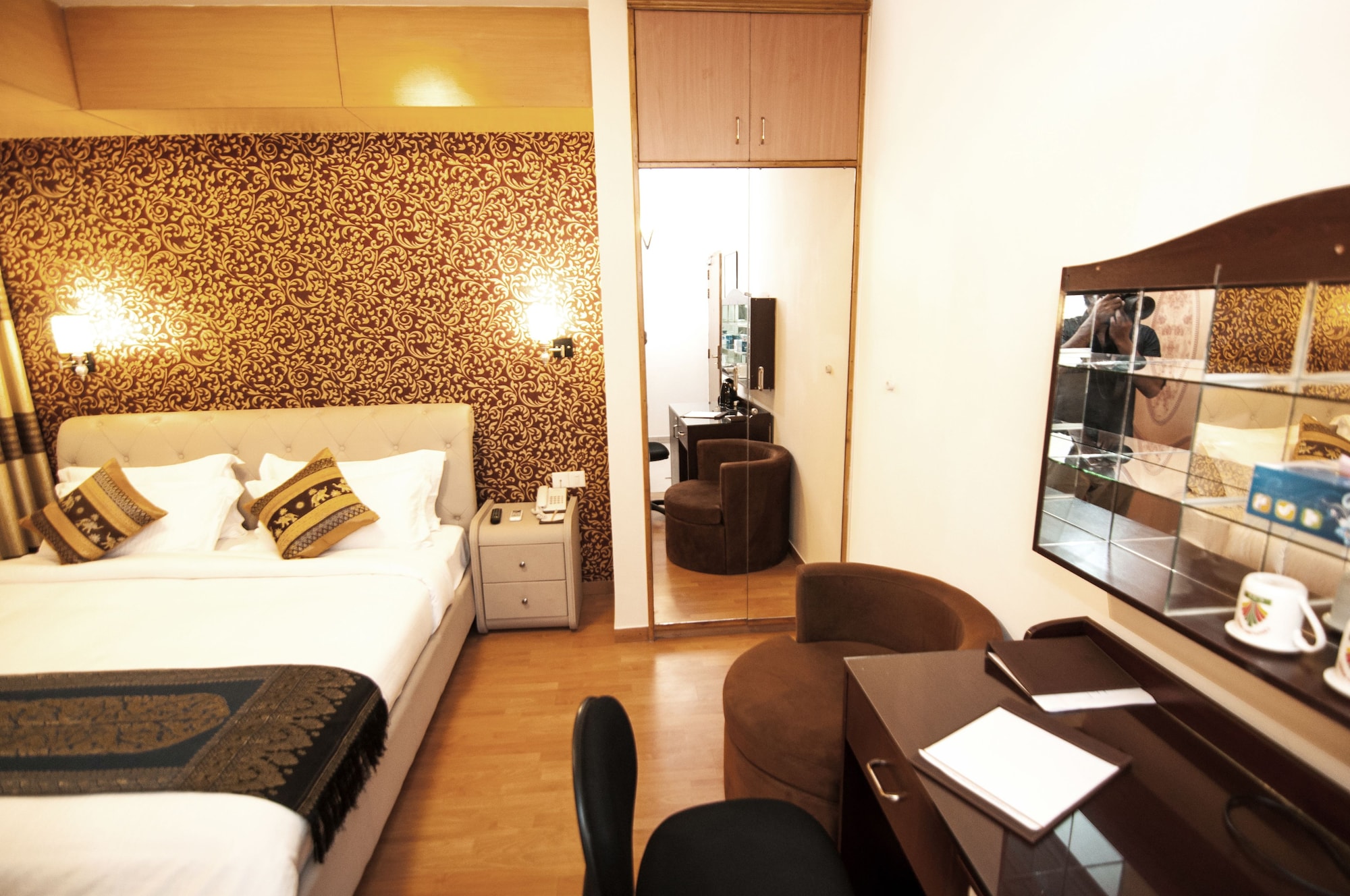 DELUXE SINGLE ROOM