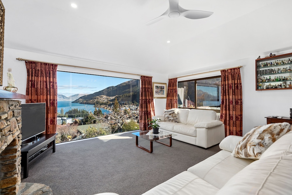 Balmoral Lodge 44/65