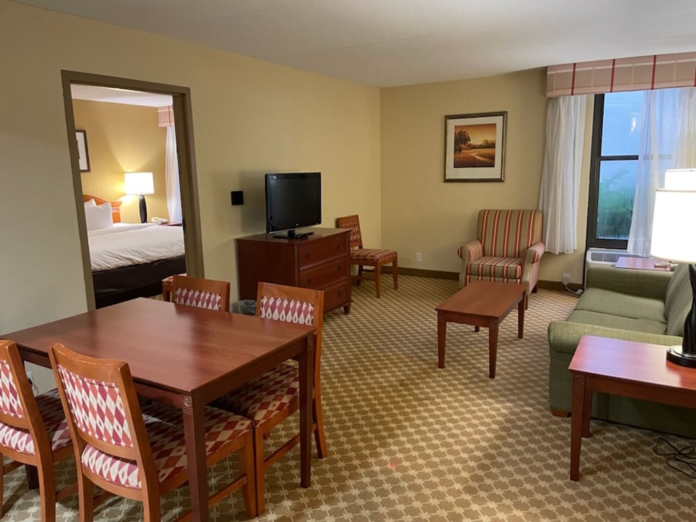 Quality Inn and Suites Saginaw, MI 29/47