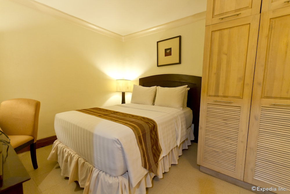 Crown Regency Suites Mactan 17/74