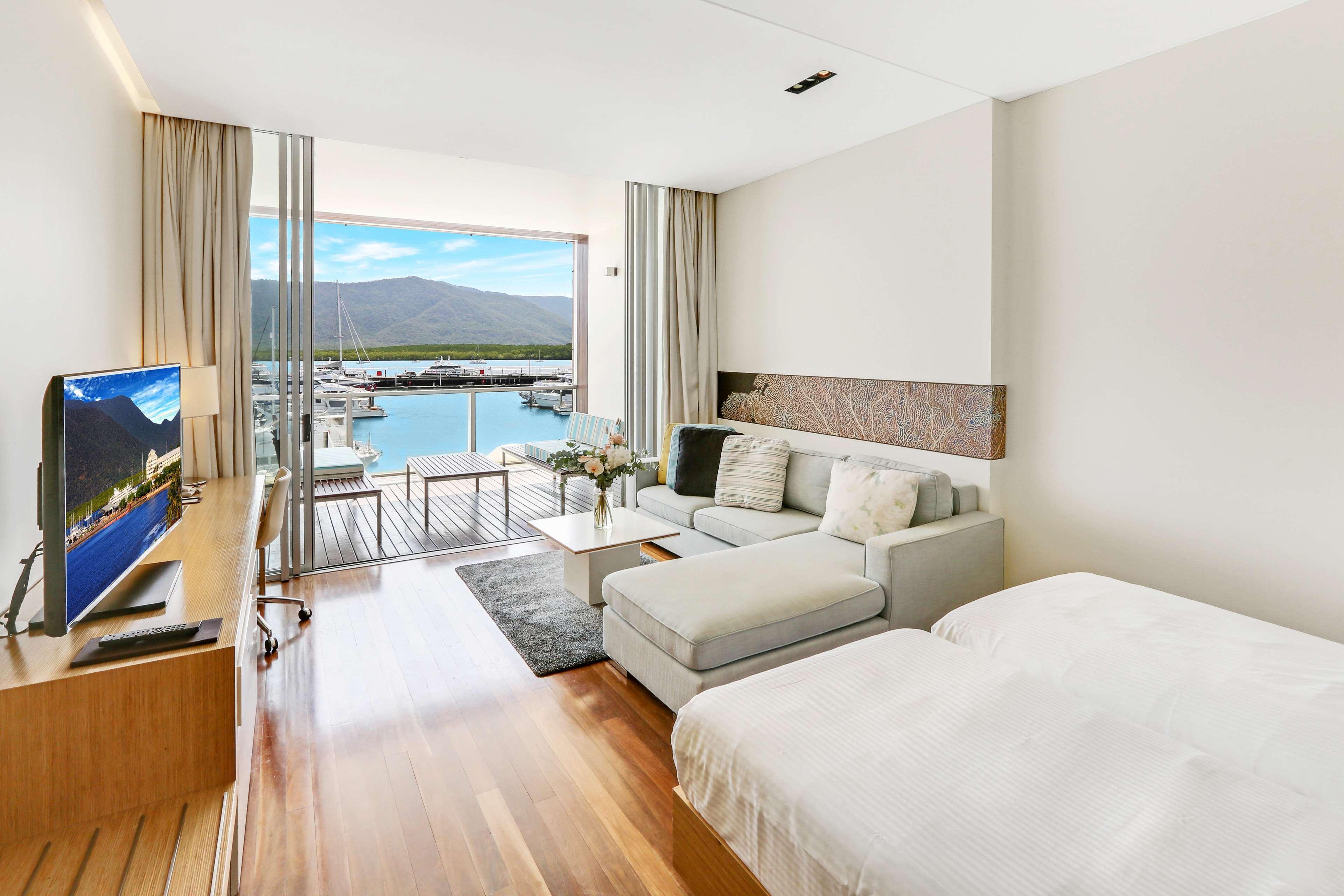 Horizon, Club, Twin Beds, Marina View