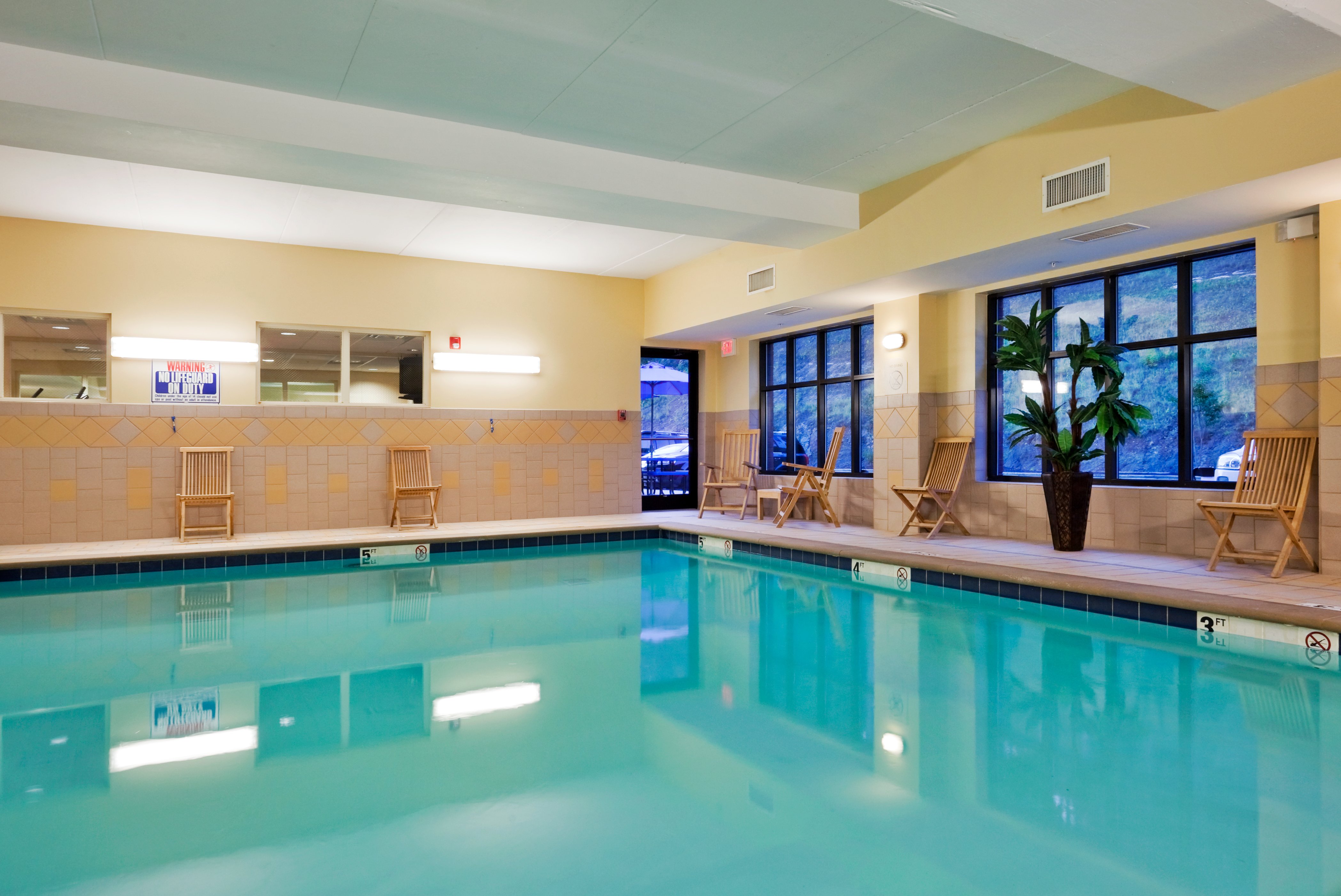 Holiday Inn Express Hotel Suites Harriman 33/53