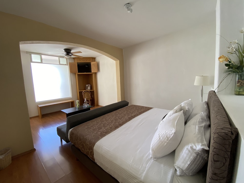 Hotel Casona de los Vitrales 10/50