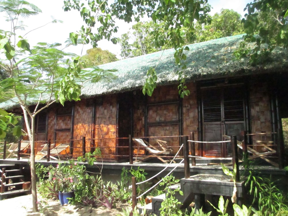 Whale Island Resort 2/68