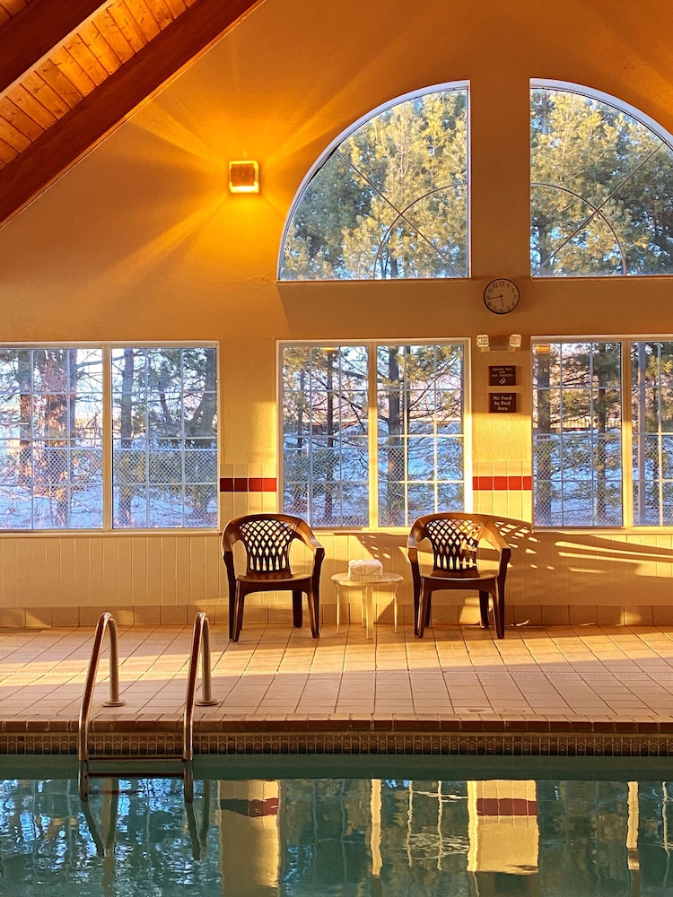 Country Inn & Suites By Radisson, Elk River, MN 19/20
