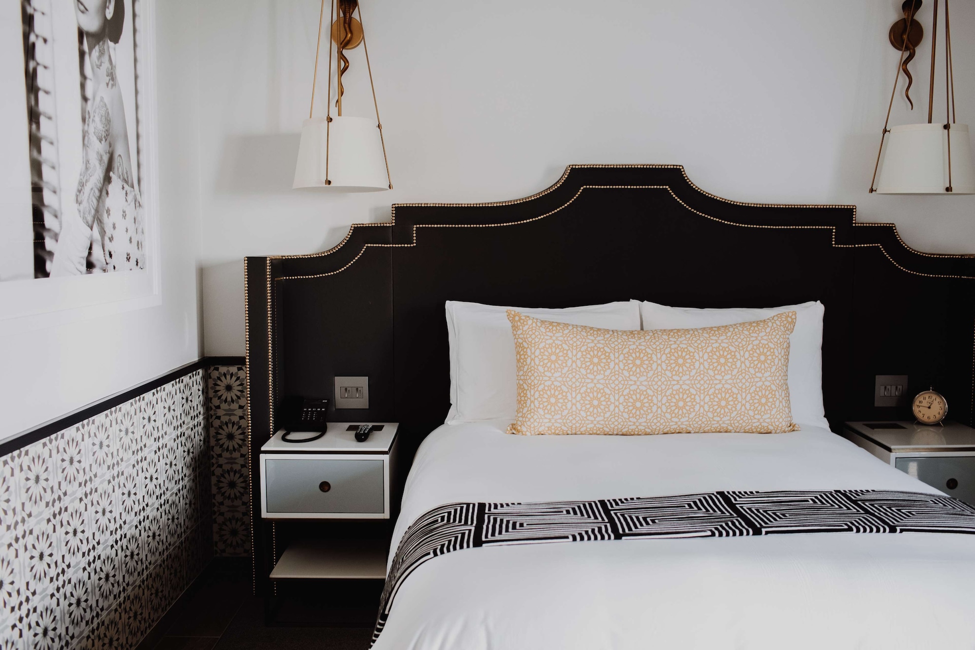 SESTINA, QUEEN BED