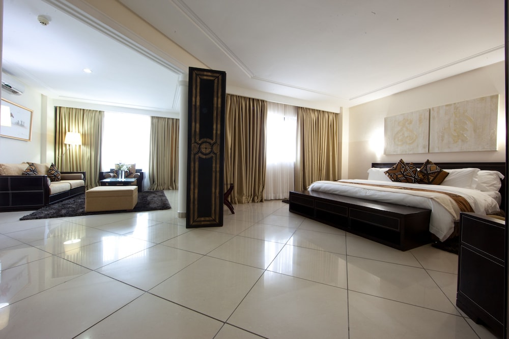Oak Plaza East Airport Hotel 10/47