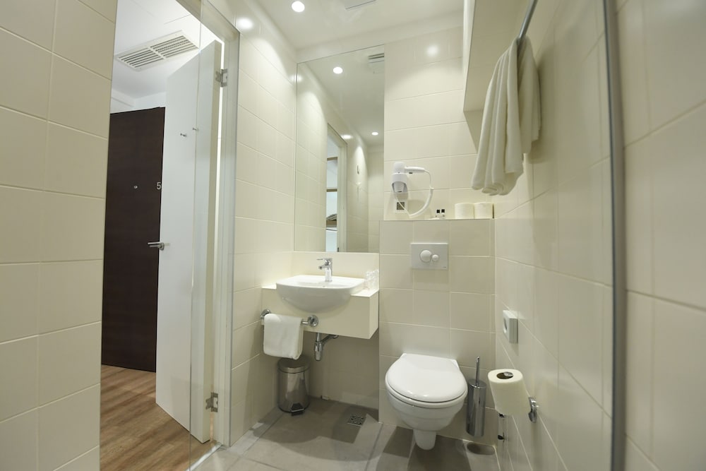 Belgrade Inn Garni 45/50