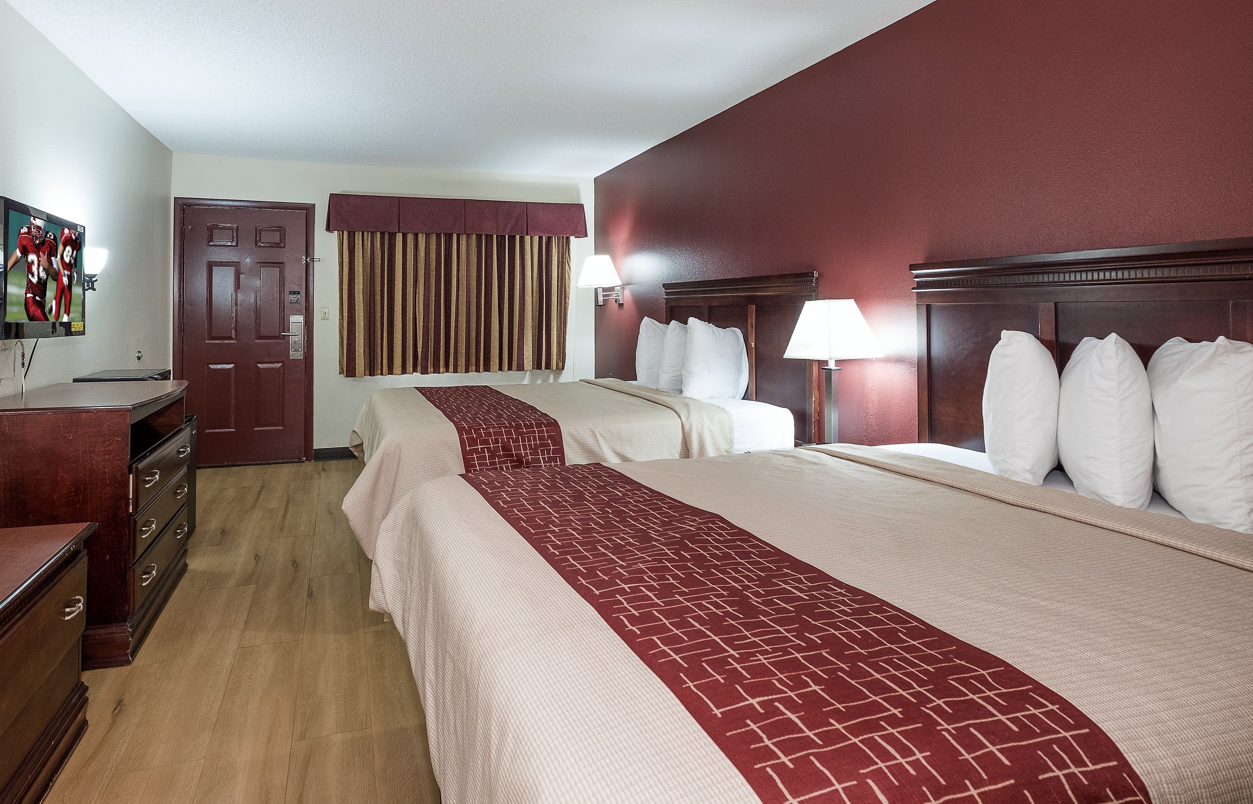 Deluxe, 2 Queen Beds, Smoking