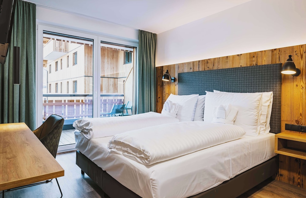 Suite, Double Bed, Sofa, Balcony