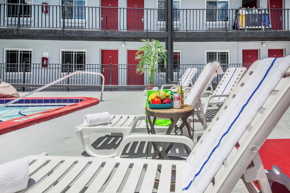 Seasons Florida Resort 26/29