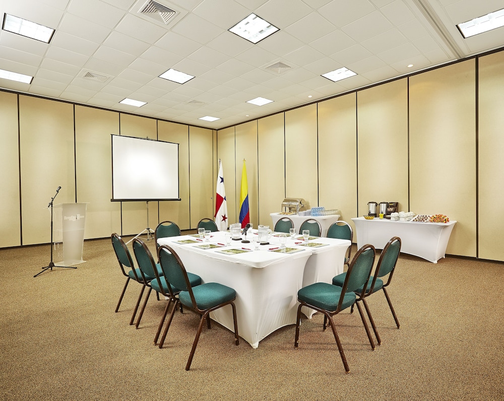 Grand Decameron Panama, A Trademark All Inclusive Resort 56/70