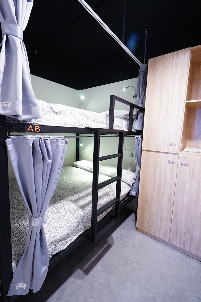 Cavemen Hostel Taipei Station Branch 23/33