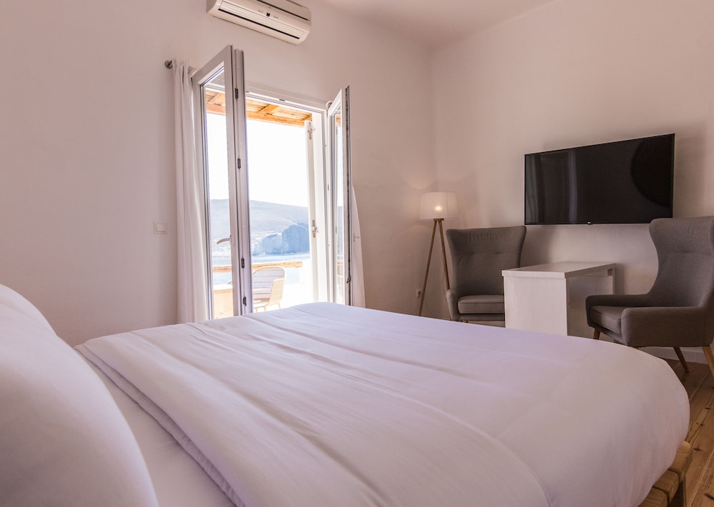 SALT SUITES & EXECUTIVE ROOMS 11/56