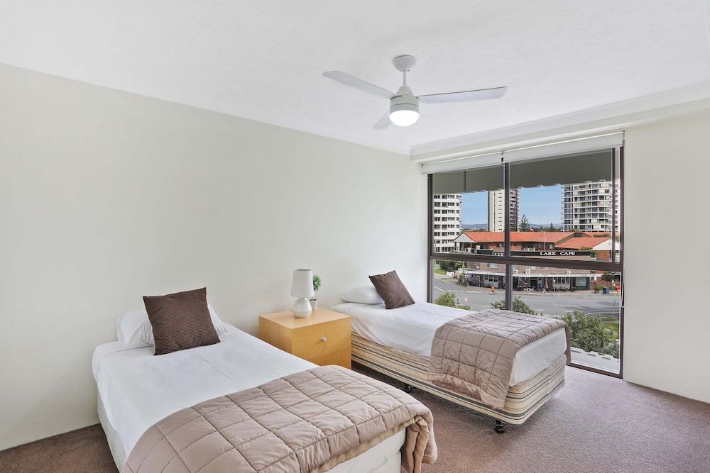 De Ville Apartments 21/74