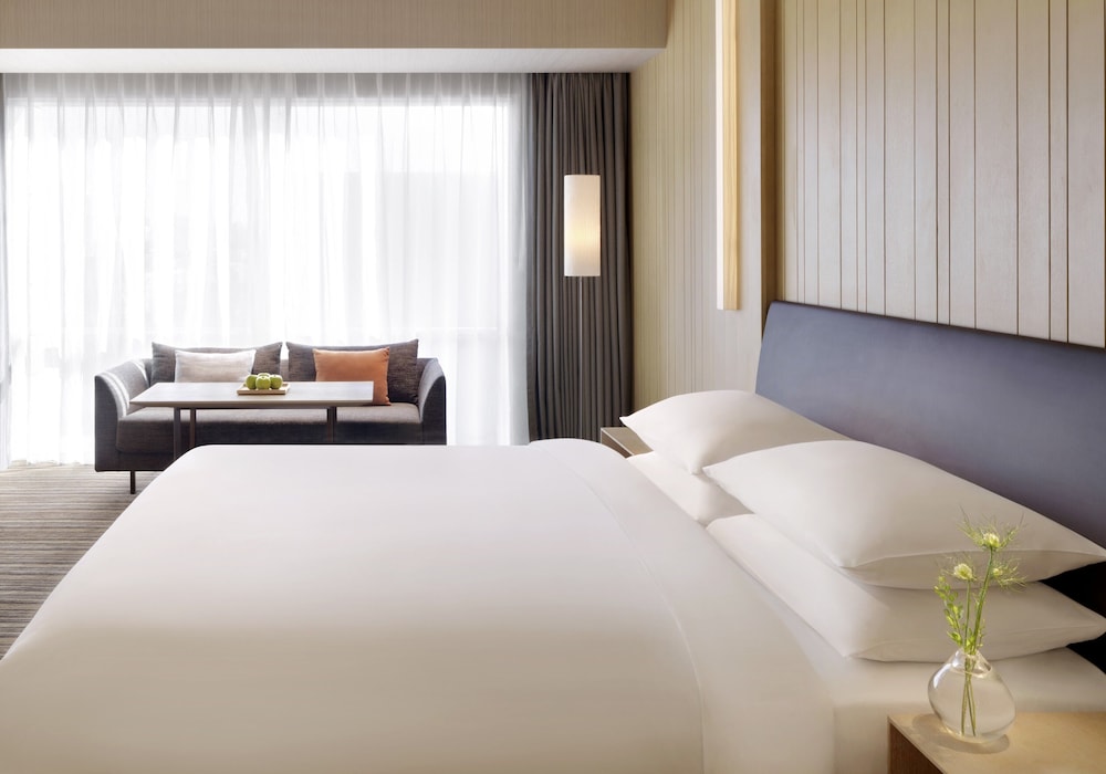 Room, King Bed, City View