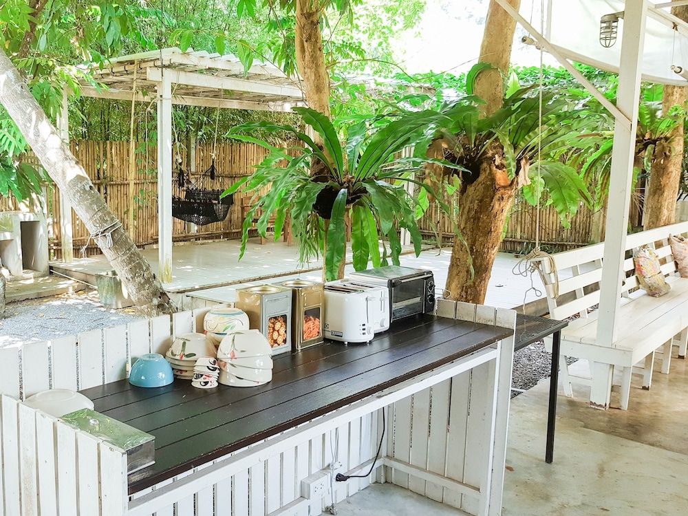 Glur Hostel 53/65