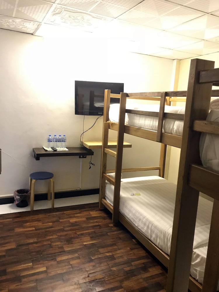iHouse hotel 17/36