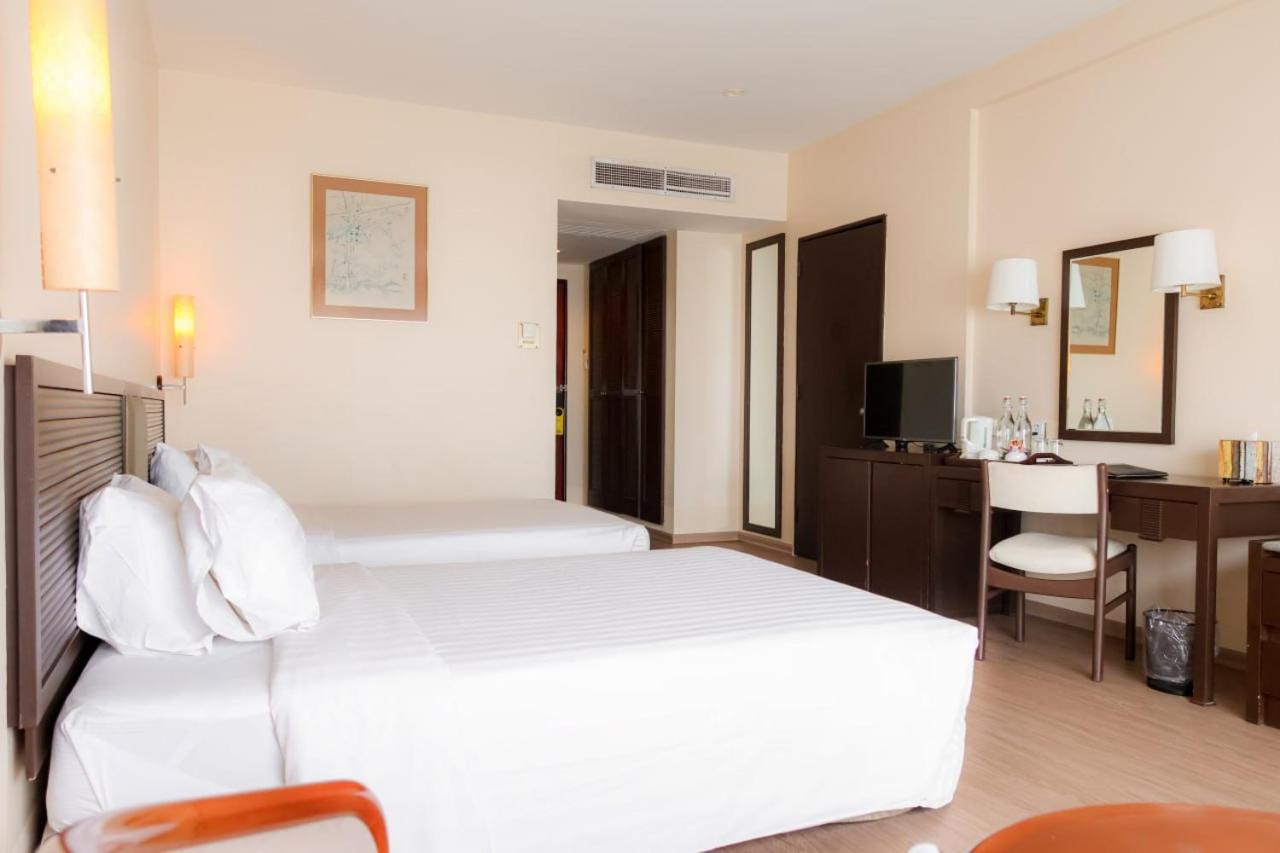 Deluxe, Double or Twin Bed, River View, Cambodiana Hotel 8/10