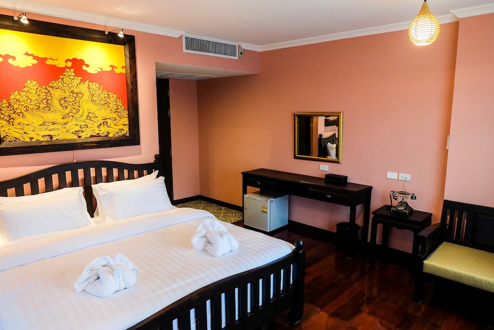 Siri Heritage Bangkok Hotel 36/71