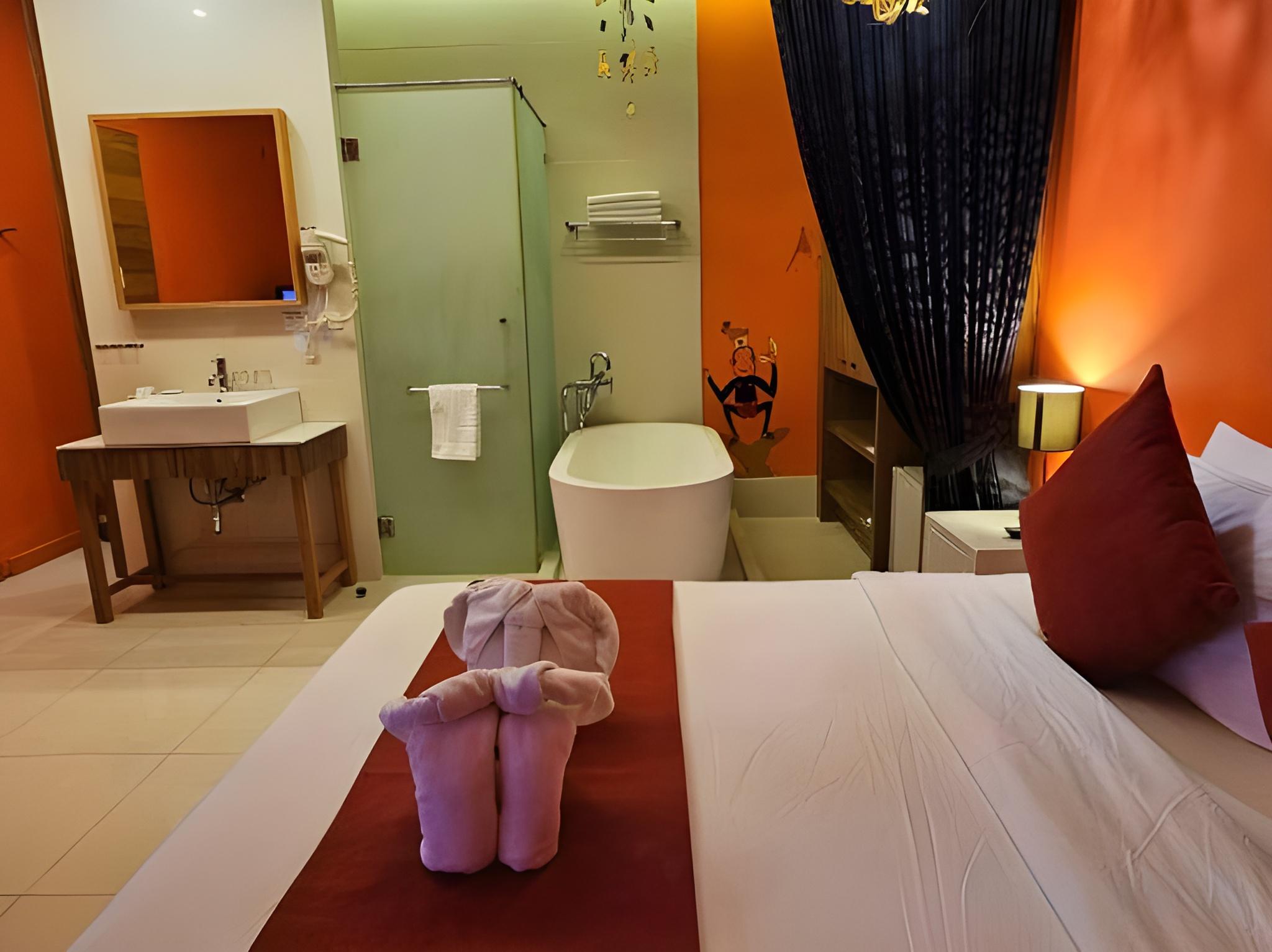 Superior, Double Bed, No Window, Bathtub