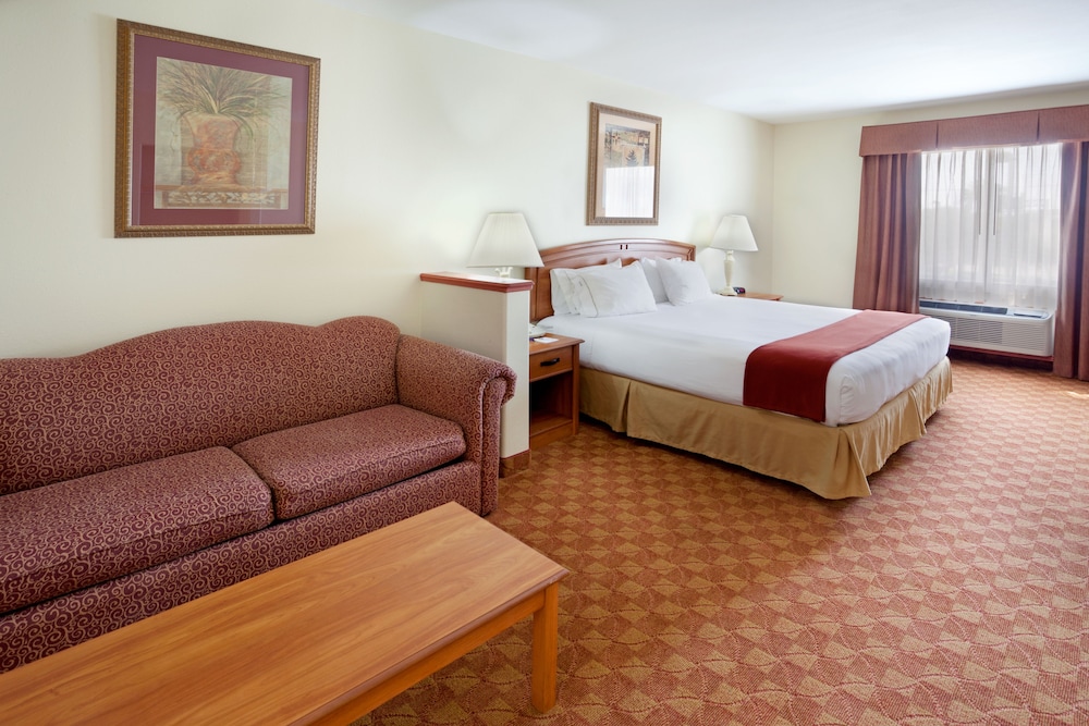 Holiday Inn Express Hotel Suites Brownsville 17/62