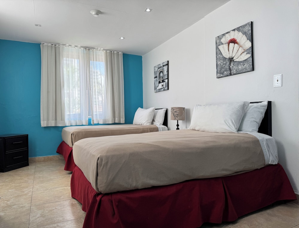 Sandy Beach Hotel 25/57
