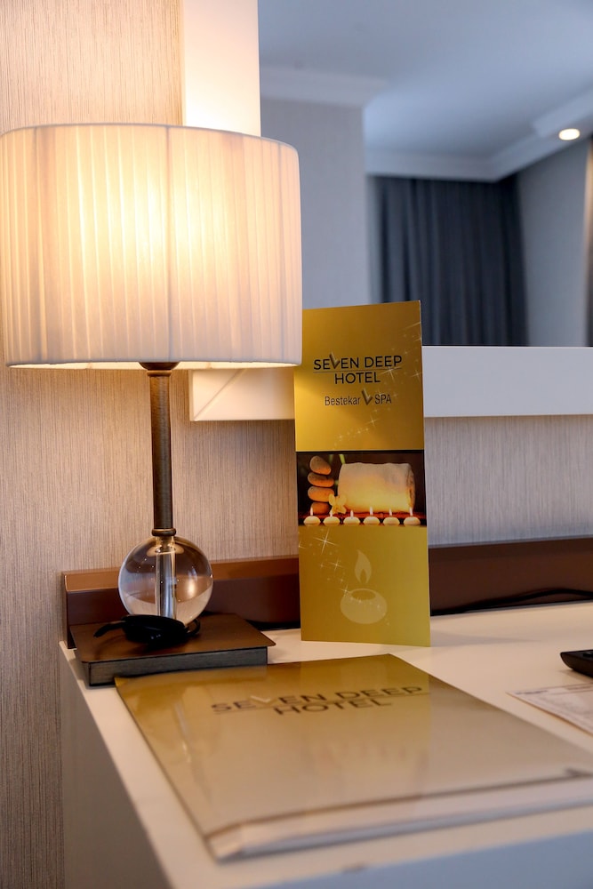 Seven Deep Hotel 25/42