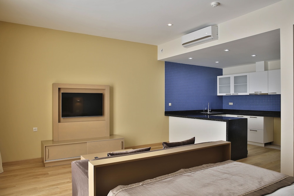 Homebridge Hotel Apartments 42/47