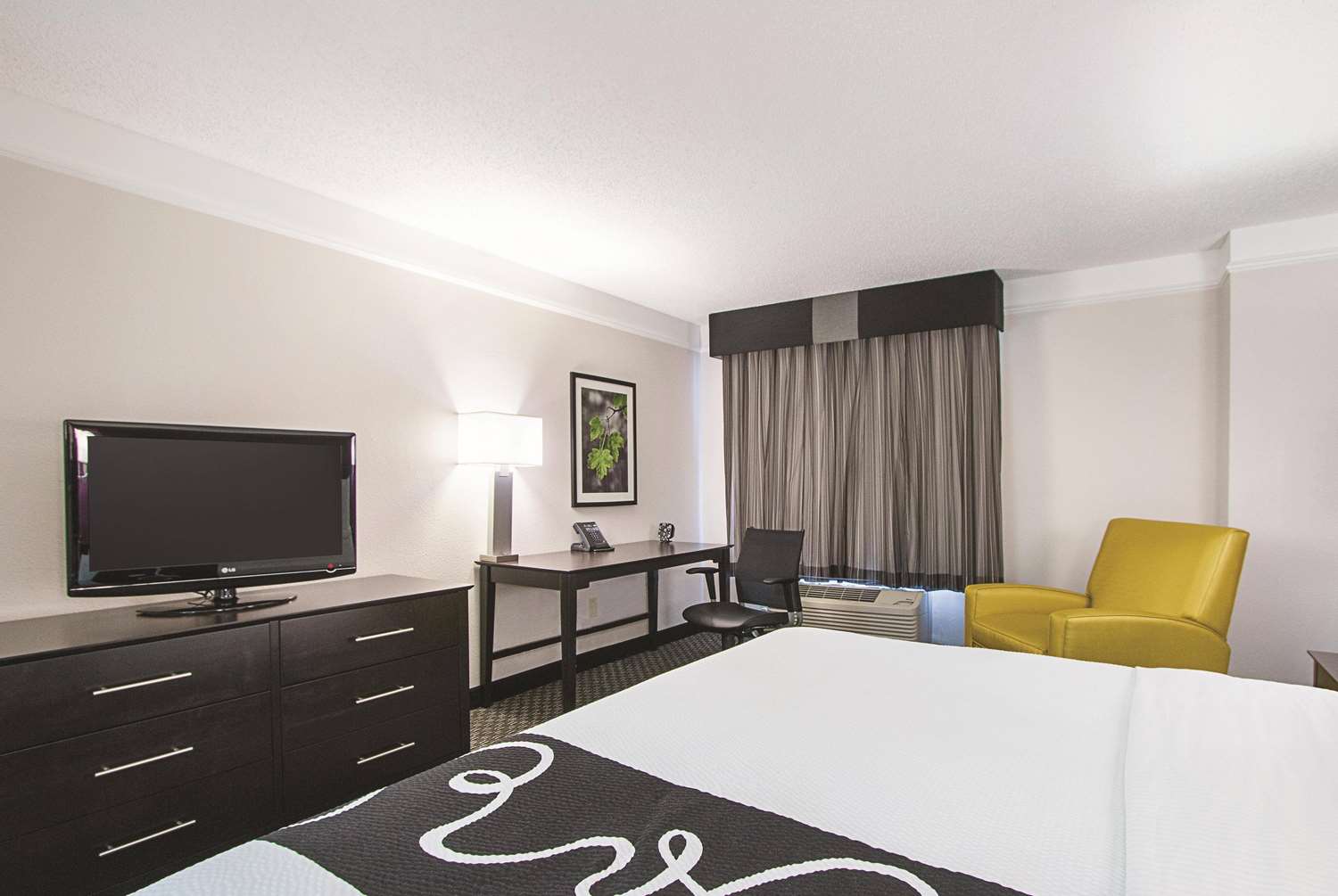 La Quinta Inn & Suites by Wyndham Univ Area Chapel Hill 23/67
